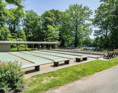 121 Lexington Court - Photo Thumbnail 18