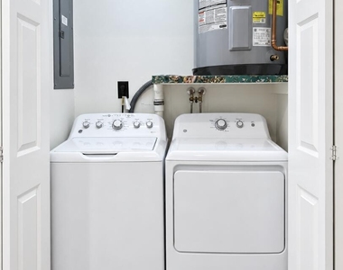 121 Lexington Court - Photo Thumbnail 4