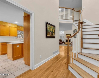 132 Silvermist Court - Photo Thumbnail 2