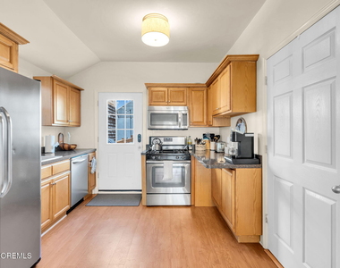 21 Center Street - Photo Thumbnail 12
