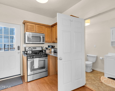 21 Center Street - Photo Thumbnail 11