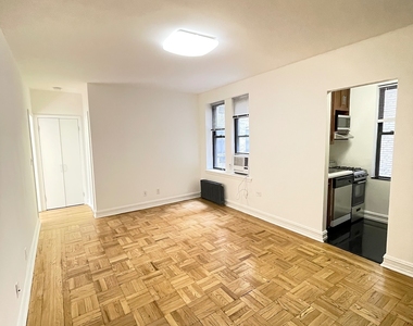 West 79 Street - Photo Thumbnail 6