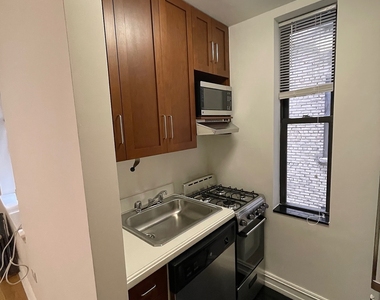 West 79 Street - Photo Thumbnail 9