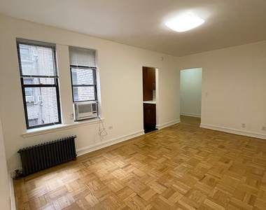 West 79 Street - Photo Thumbnail 5