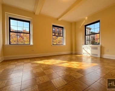 Christopher St - Photo Thumbnail 5