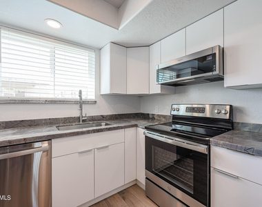 3656 N 70th Street - Photo Thumbnail 11