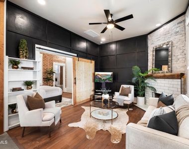 706 E Whitton Avenue - Photo Thumbnail 2