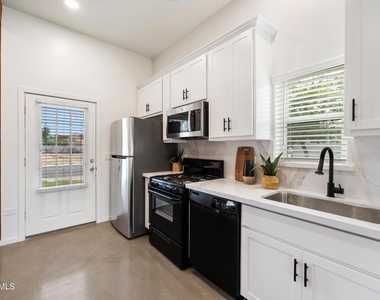 706 E Whitton Avenue - Photo Thumbnail 7