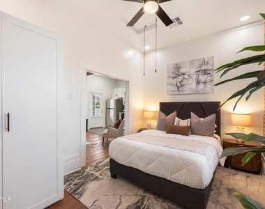 706 E Whitton Avenue - Photo Thumbnail 12