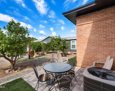 706 E Whitton Avenue - Photo Thumbnail 17