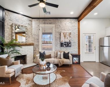 706 E Whitton Avenue - Photo Thumbnail 3