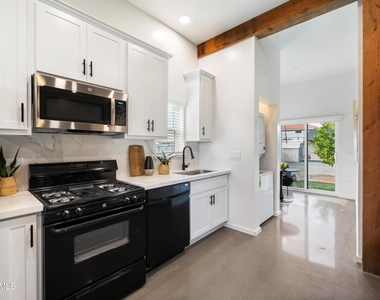 706 E Whitton Avenue - Photo Thumbnail 6