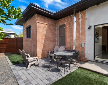 706 E Whitton Avenue - Photo Thumbnail 16