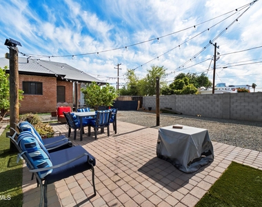 706 E Whitton Avenue - Photo Thumbnail 18