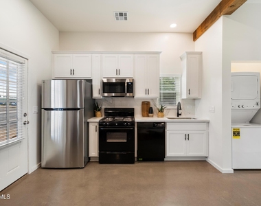 706 E Whitton Avenue - Photo Thumbnail 9