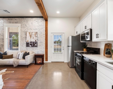 706 E Whitton Avenue - Photo Thumbnail 8