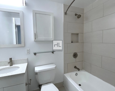 East 91st Street - Photo Thumbnail 4