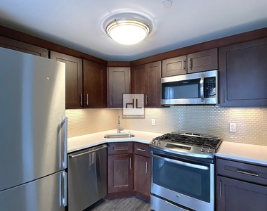 East 91st Street - Photo Thumbnail 1