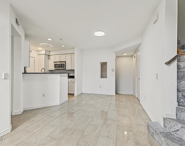 3633 N 3rd Avenue - Photo Thumbnail 4