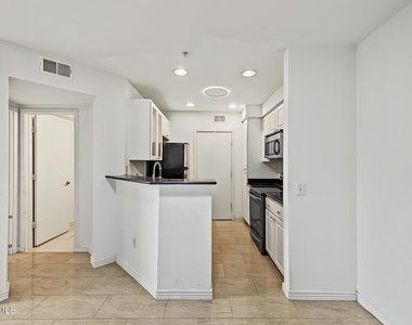 3633 N 3rd Avenue - Photo Thumbnail 7