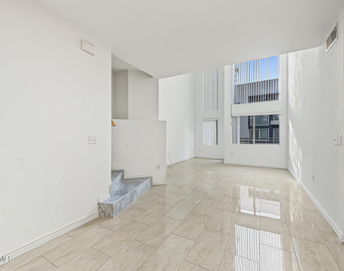 3633 N 3rd Avenue - Photo Thumbnail 5