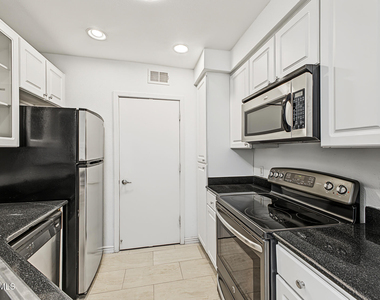 3633 N 3rd Avenue - Photo Thumbnail 9