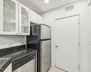 3633 N 3rd Avenue - Photo Thumbnail 10