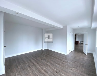 East 91st Street - Photo Thumbnail 4