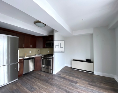 East 91st Street - Photo Thumbnail 2