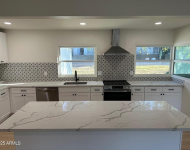 4314 E Oak Street - Photo Thumbnail 8