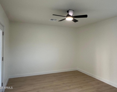 4314 E Oak Street - Photo Thumbnail 23