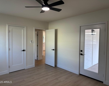 4314 E Oak Street - Photo Thumbnail 24