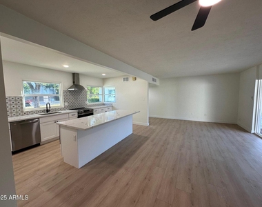 4314 E Oak Street - Photo Thumbnail 3