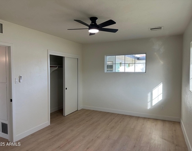 4314 E Oak Street - Photo Thumbnail 13