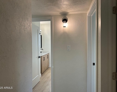 4314 E Oak Street - Photo Thumbnail 18