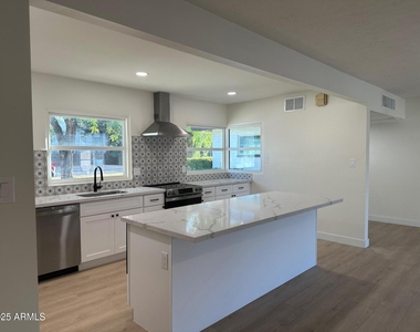 4314 E Oak Street - Photo Thumbnail 4