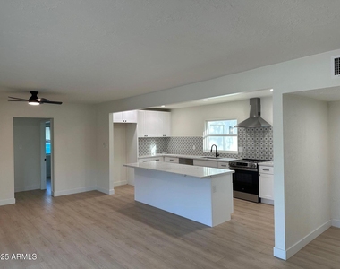 4314 E Oak Street - Photo Thumbnail 5