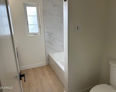 4314 E Oak Street - Photo Thumbnail 10
