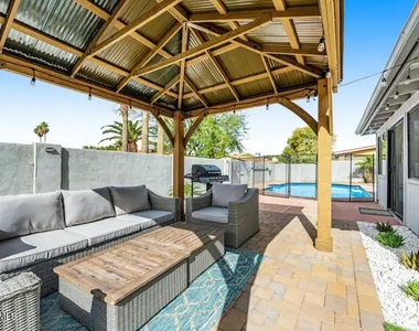 10734 N 108th Place - Photo Thumbnail 11