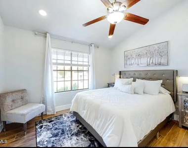 10734 N 108th Place - Photo Thumbnail 9