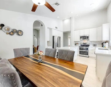 10734 N 108th Place - Photo Thumbnail 2