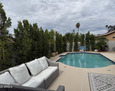 10734 N 108th Place - Photo Thumbnail 12