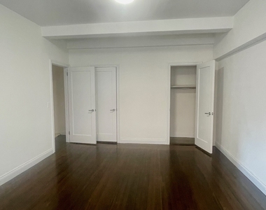 West 55th Street - Photo Thumbnail 9