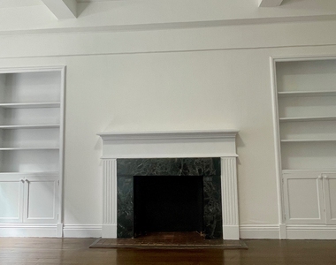 West 55th Street - Photo Thumbnail 5