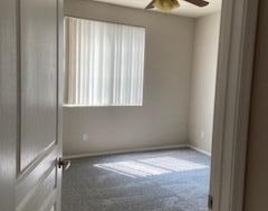 1941 S Pierpont Drive - Photo Thumbnail 8