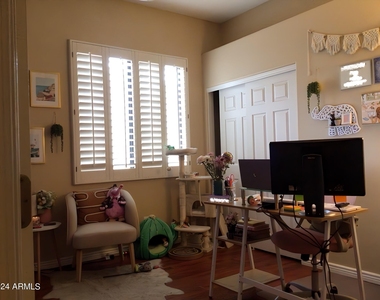 674 W Desert Broom Drive - Photo Thumbnail 17