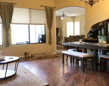 674 W Desert Broom Drive - Photo Thumbnail 6