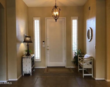 674 W Desert Broom Drive - Photo Thumbnail 2