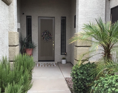 674 W Desert Broom Drive - Photo Thumbnail 1