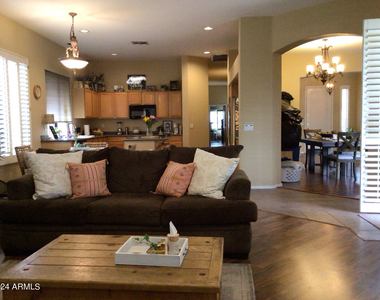 674 W Desert Broom Drive - Photo Thumbnail 7